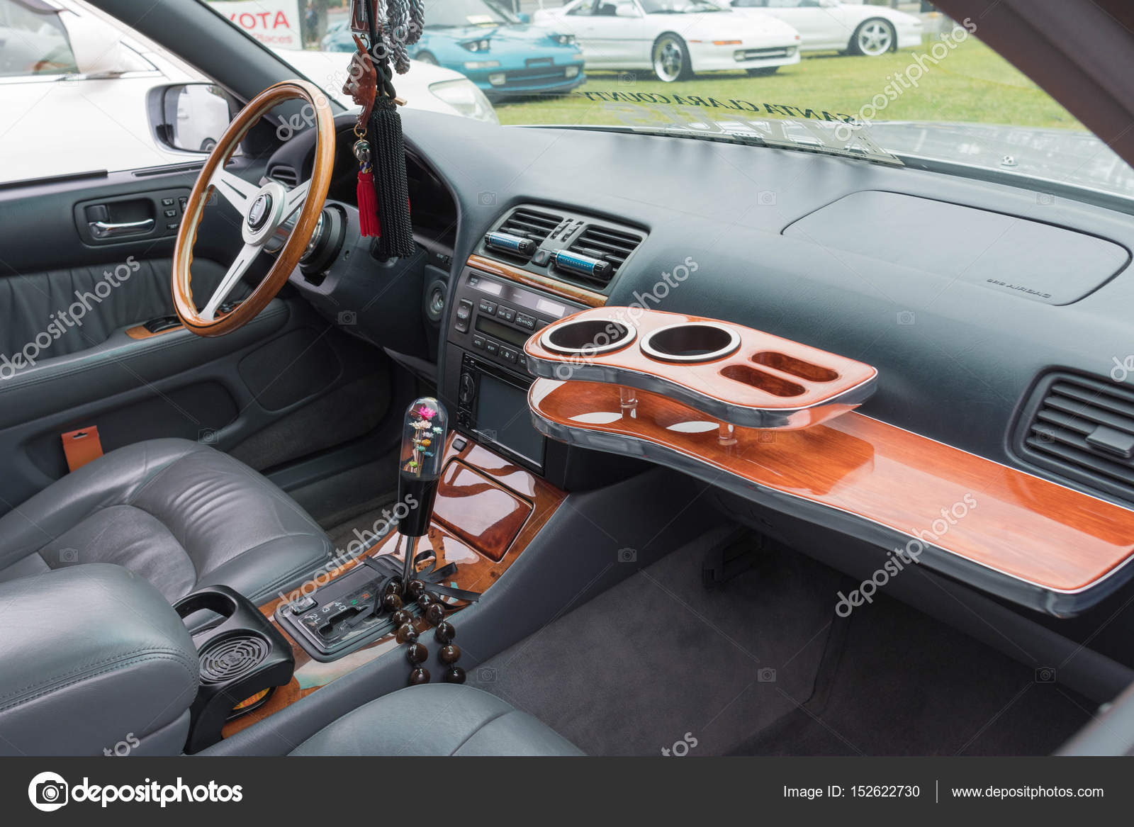 Lexus Ls 400 Interieur Auf Dem Display Redaktionelles