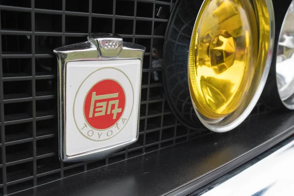Toyota Corona 1971 emblema em exposição — Fotografia de Stock