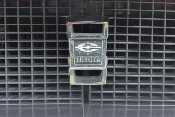 Эмблема Toyota Corona 1971 — стоковое фото