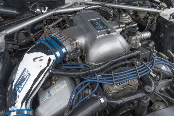 ディスプレイ上でトヨタ ・ セリカのエンジン 1980 — ストック写真
