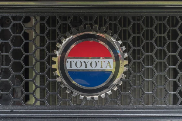 Toyota Celica emblem 1977 on display — Stock Photo, Image