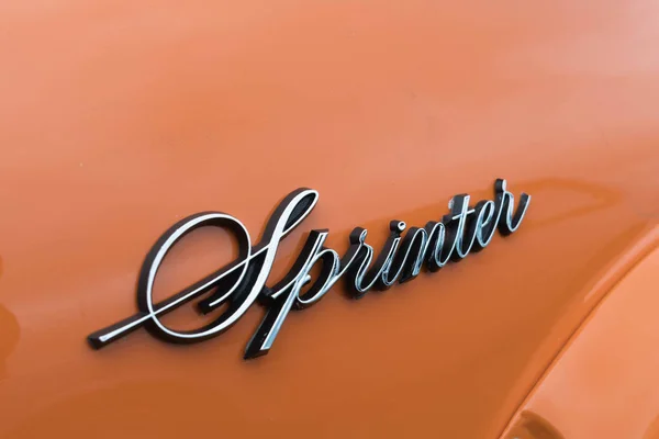 Toyota Corolla Sprinter emblème 1972 sur l'écran — Photo
