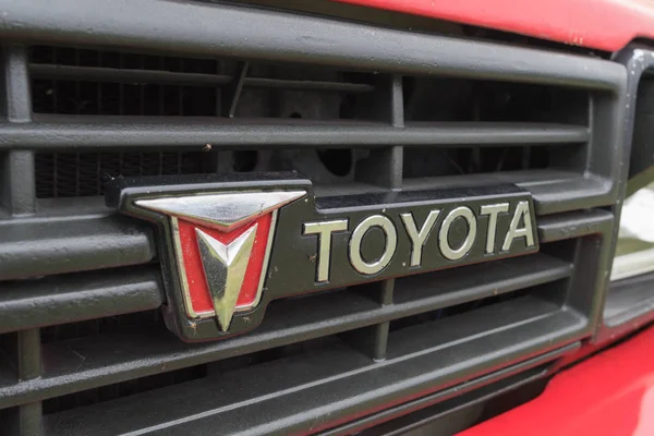 Toyota Truck 1991 emblem on display — Stock Photo, Image