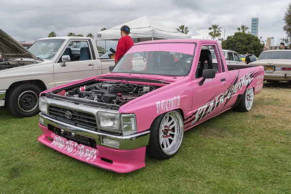 Toyota truck auf dem display — Stockfoto