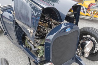 Ford Hot Rod ekranda