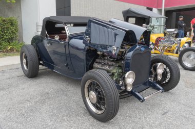 Ford Hot Rod ekranda