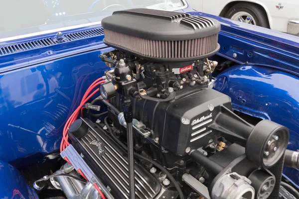 Chevrolet El Camino engine on display — Stock Photo, Image