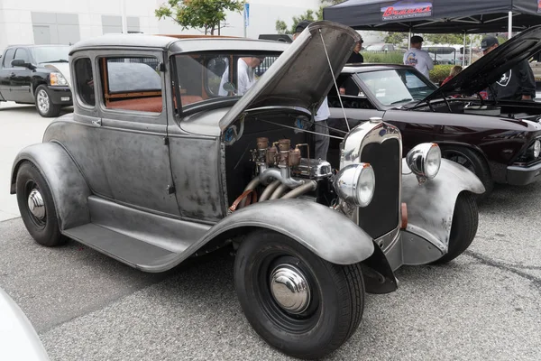 Ford Hot Rod op display — Stockfoto
