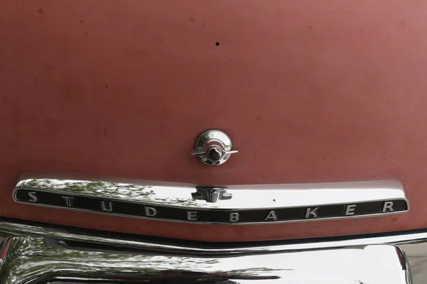 Emblème Studebaker exposé — Photo