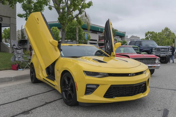 Chevy Camaro ekranda dikey kapılar — Stok fotoğraf