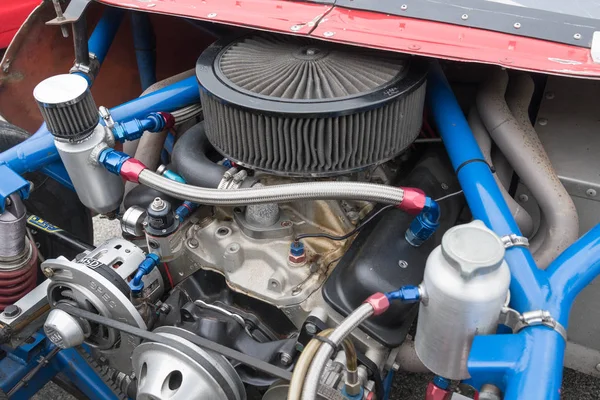 Chevrolet race teherautó motorja a kijelzőn — Stock Fotó