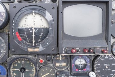 Eski uçak kontrol paneli ve kontrol paneli n ekranda