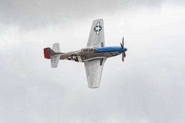 Kuzey Amerika P - 51d Mustang - ekranda küçük Sandra
