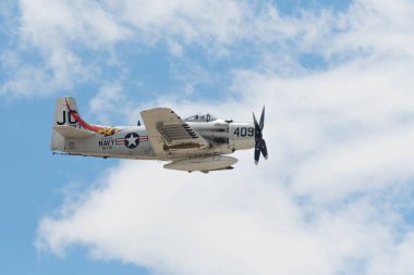 Douglas reklam-4na Skyraider ekranda