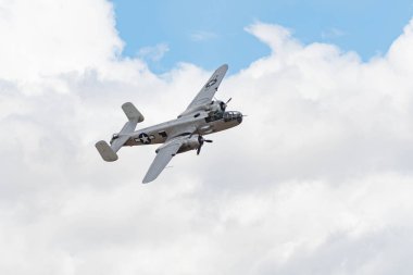 B-25j Mitchell fotoğraf Fanny ekranda