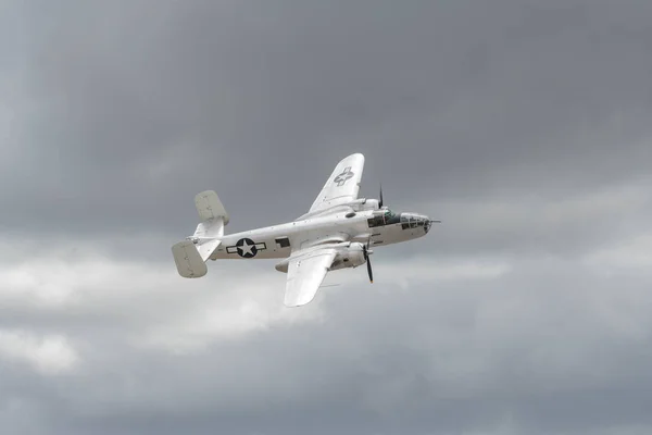 B-25 j ミッチェル ディスプレイ上 — ストック写真