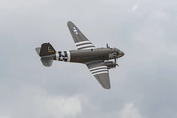 Douglas C-47B Skytrain DC-3 en pantalla — Foto de Stock