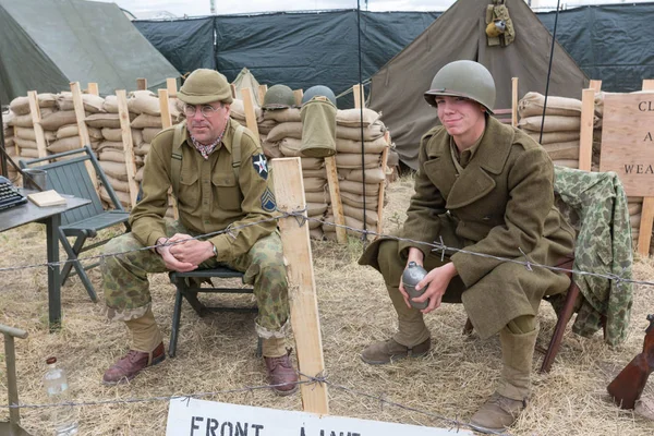 Men dressed as soldiers  on display — Stock Photo, Image