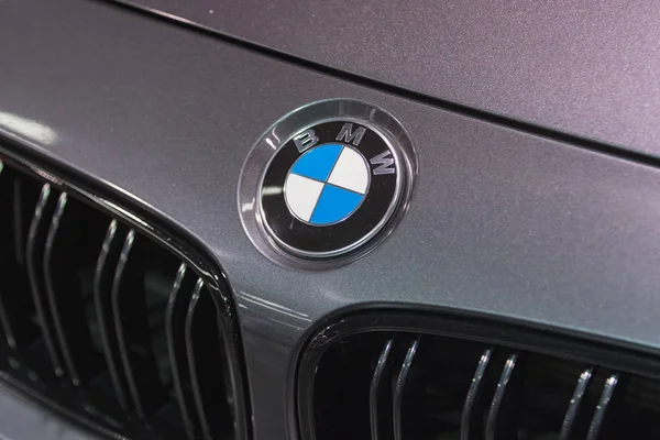 BMW емблема на дисплеї — стокове фото