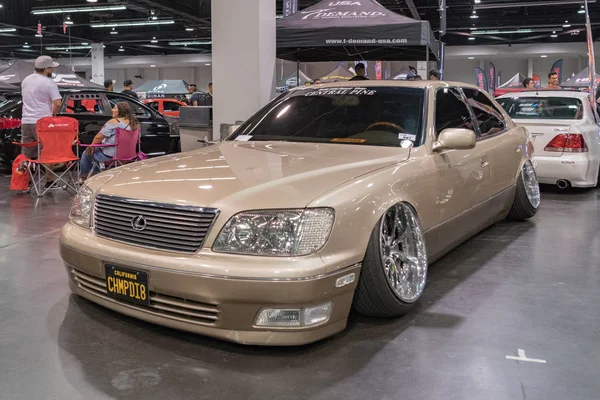 Lexus LS en pantalla — Foto de Stock