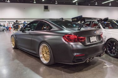 BMW M4 ekranda