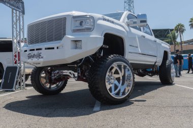 Sierra 2500 Denali Hd Dub göstermek tur sırasında ekranda