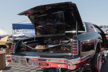 Lincoln Continental Mark V Dub göstermek tur sırasında ekranda