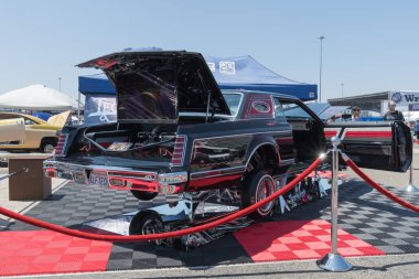 Lincoln Continental Mark V Dub göstermek tur sırasında ekranda