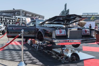 Lincoln Continental Mark V Dub göstermek tur sırasında ekranda