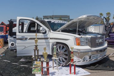 GMC Denali Hd Dub göstermek tur sırasında ekranda