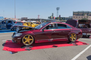 Show Tour Dub sırasında ekranda özel sedan