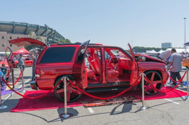 Chevrolet Suburban Dub göstermek tur sırasında ekranda