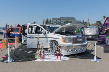 GMC Denali Dub göstermek tur sırasında ekranda