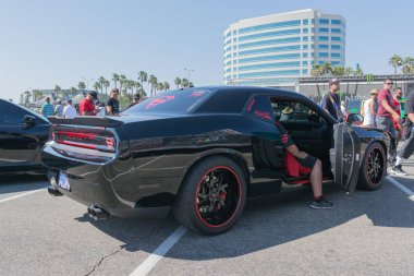 Dodge Challenger Srt8 Dub göstermek tur sırasında ekranda