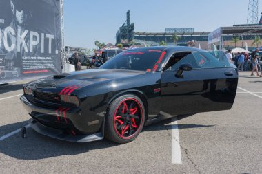 Dodge Challenger Srt8 Dub göstermek tur sırasında ekranda