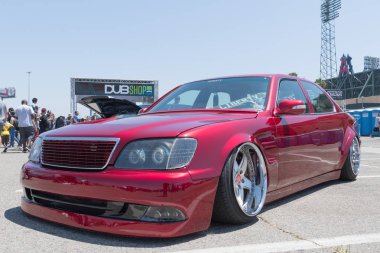 Lexus Ls 400 Dub göstermek tur sırasında ekranda