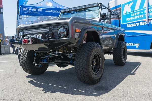 Ford Bronco em exibição durante o DUB Show Tour — Fotografia de Stock