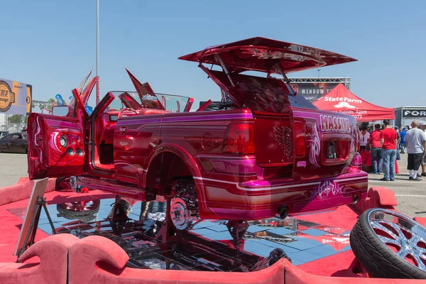 Lincoln Navigator Dub göstermek tur sırasında ekranda