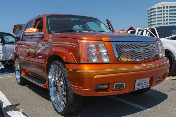 Cadillac Escalade na wyświetlaczu podczas Dub Show Tour — Zdjęcie stockowe