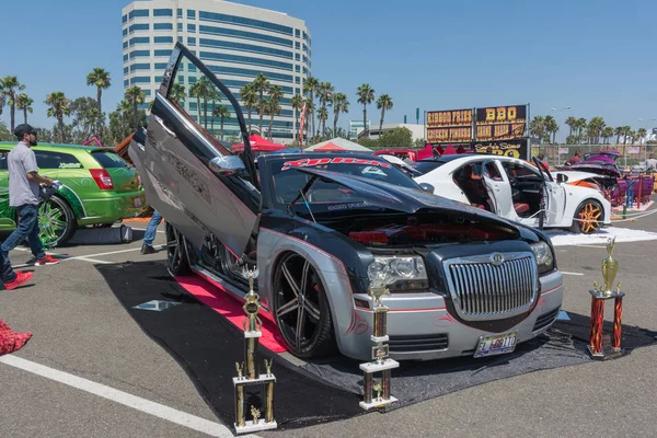 Chrysler 300 en exhibición durante DUB Show Tour — Foto de Stock