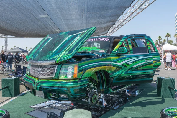 Cadillac Escalade em exibição durante DUB Show Tour — Fotografia de Stock