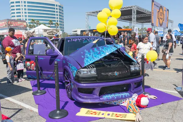 Özel kamyon Dub göstermek tur sırasında ekranda