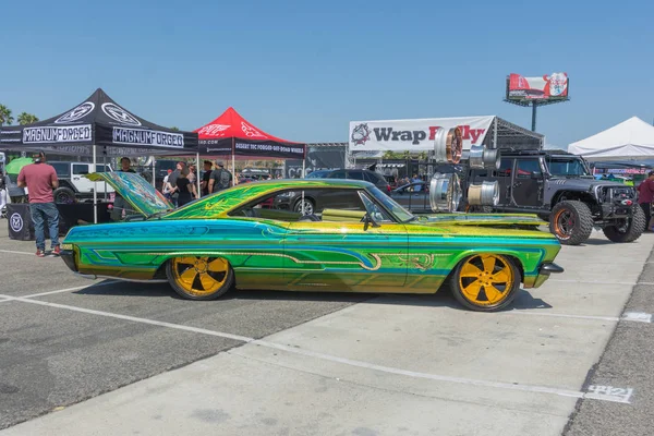 Chevy Impala tentoongesteld tijdens Dub Show Tour — Stockfoto