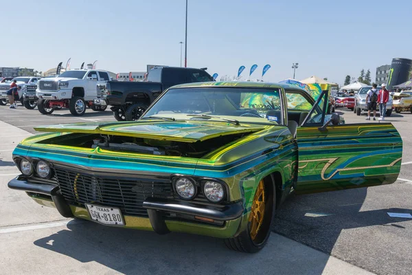 Chevy Impala Dub göstermek tur sırasında ekranda