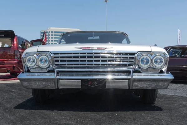 Chevrolet Impala på displayen under Dub Visa turné — Stockfoto