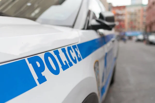 Nypd Polizeifahrzeug auf der Straße geparkt — Stockfoto