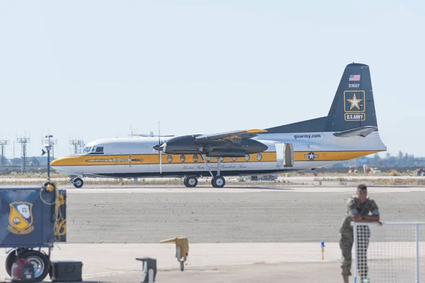 Fh227 samoloty USA armii Rycerzy Golden parachute wyświetlanie t — Zdjęcie stockowe