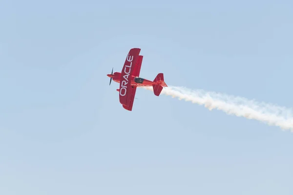 Sean D. Tucker - Oracle Challenger atuando no Miramar Air — Fotografia de Stock