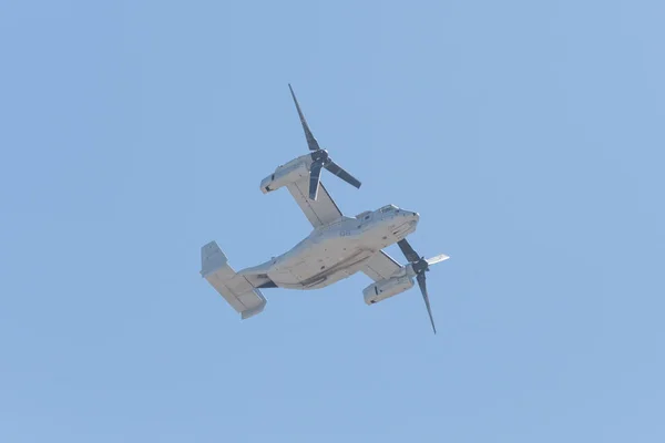 Дзвіниця Boeing Mv-22 Osprey виконуючою на авіасалоні Miramar — стокове фото