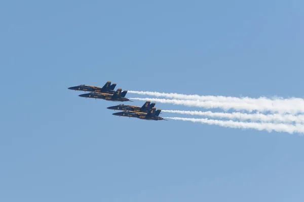 U.S. Navy Blue Angels se apresentando no Miramar Air Show — Fotografia de Stock